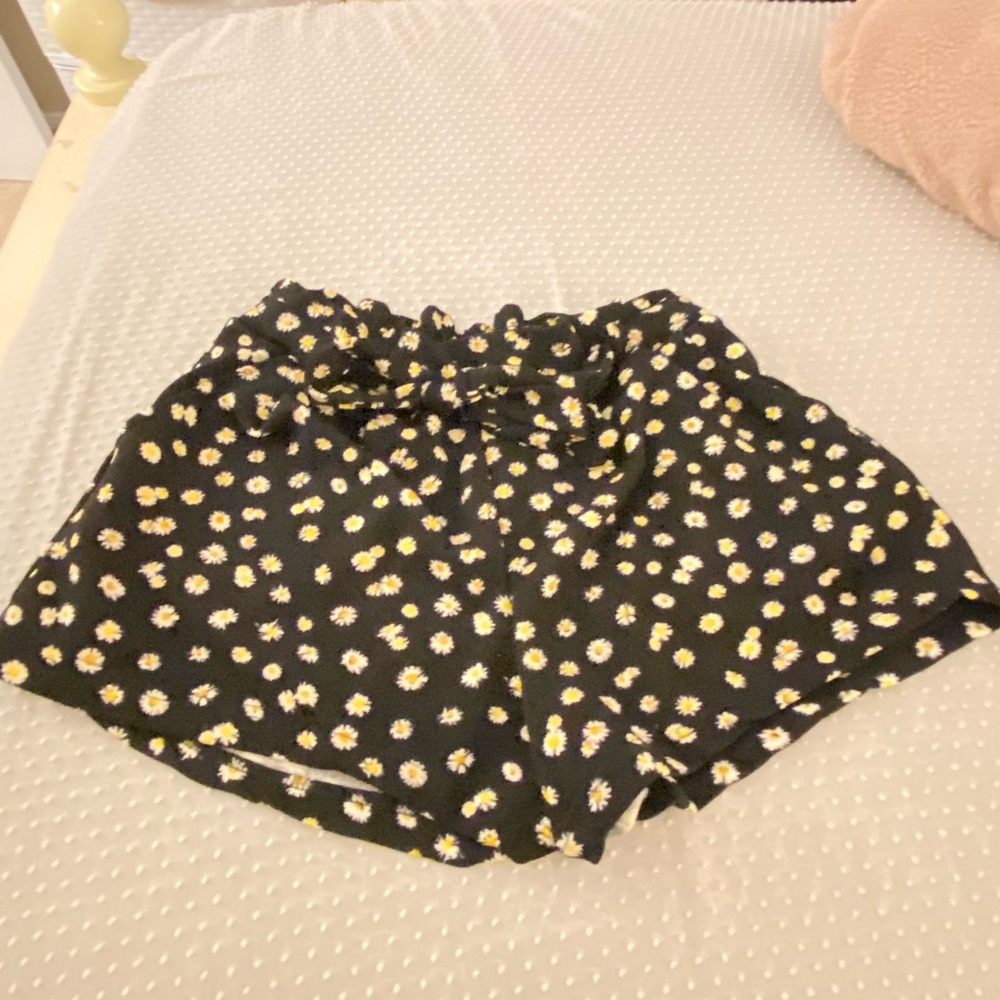Black shorts w flowers (soft shorts)